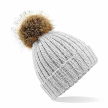 Winter dames muts met pompon lichtgrijs